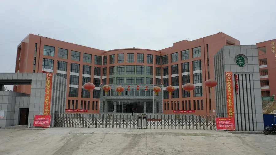 花垣县职业高级中学校园环境